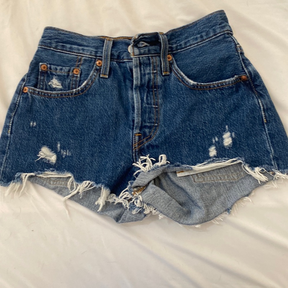 501 Levi’s blue denim shorts